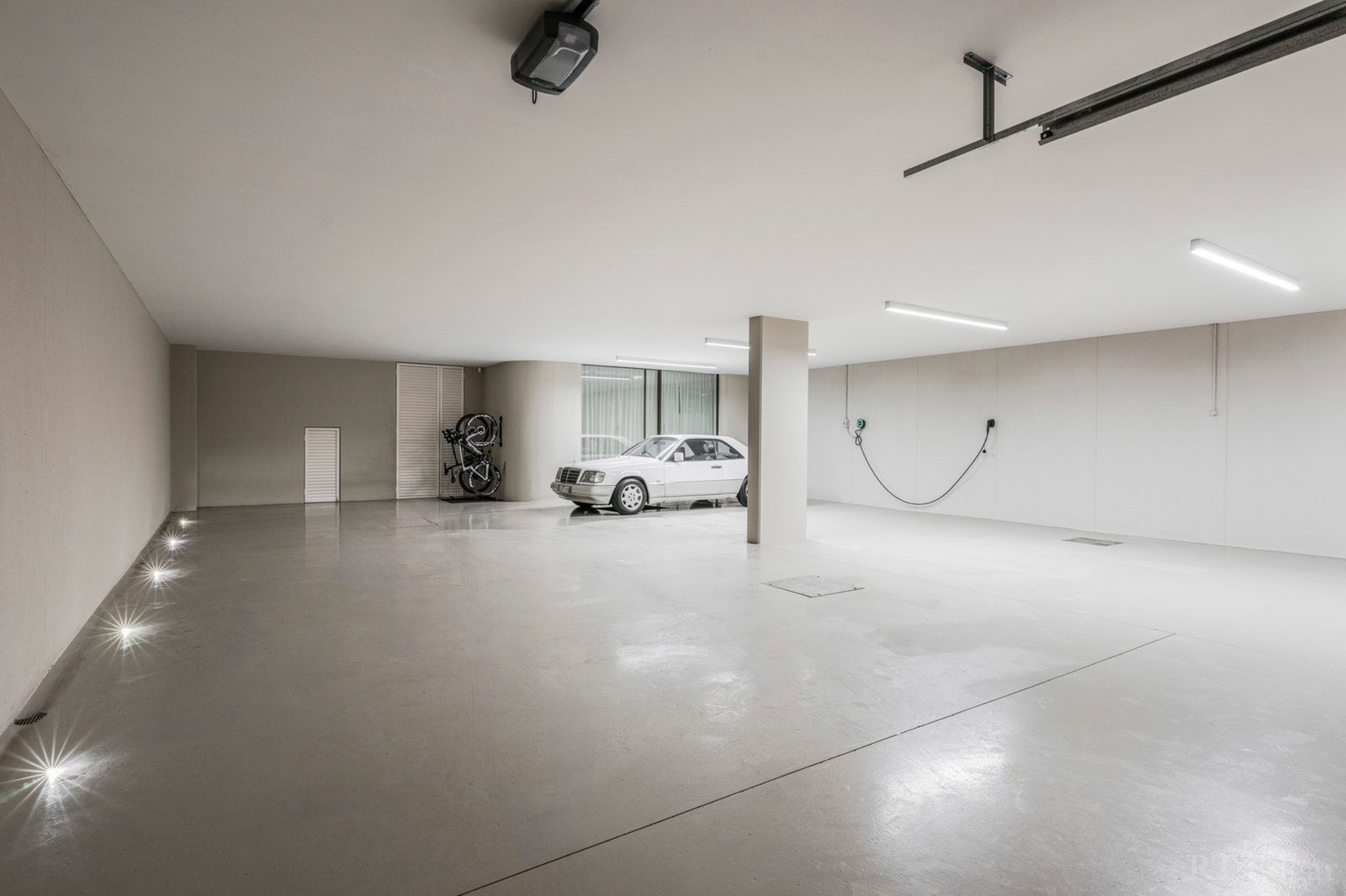 Real Estate and Property in 2 Lisbuoy Court, Toorak, VIC