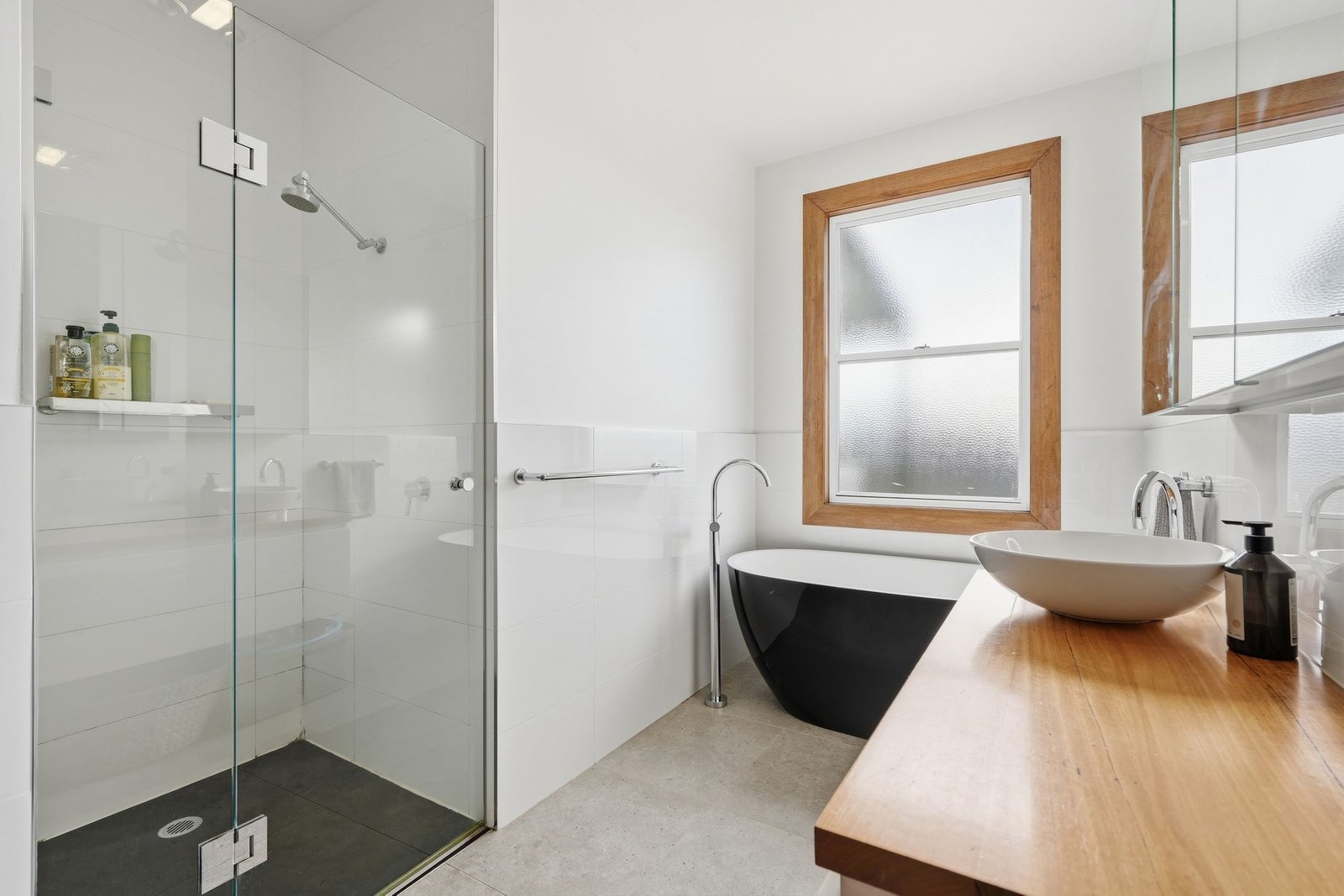 2 Loina St  NEW TOWN 8