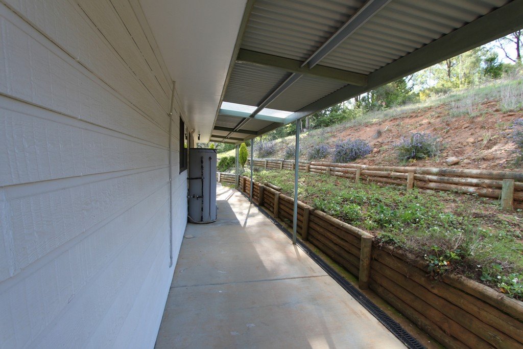 2 Lyne Street West  TUMBARUMBA 9