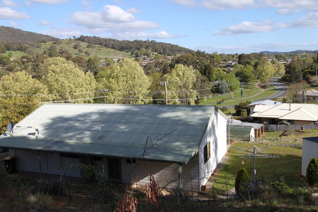 2 Lyne Street West  TUMBARUMBA 10