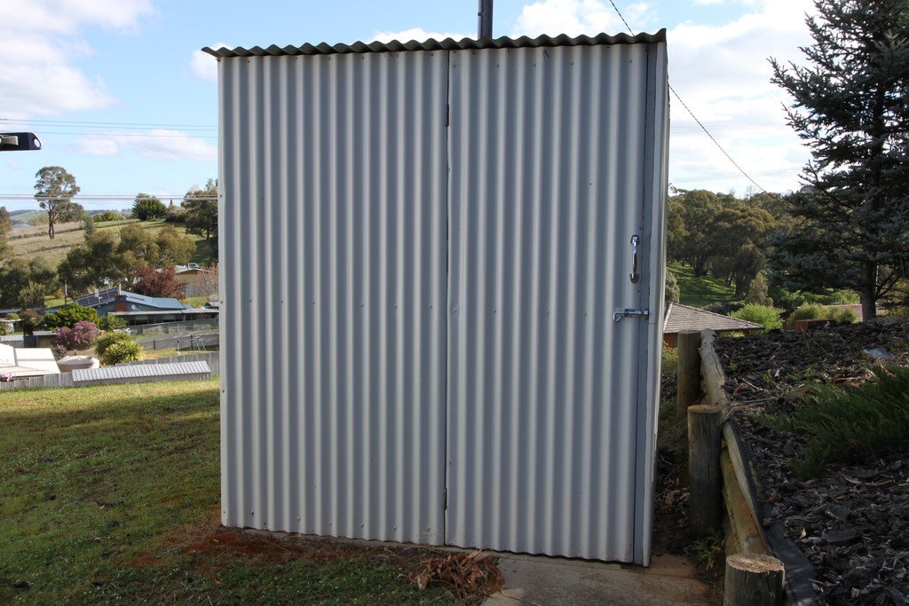 2 Lyne Street West  TUMBARUMBA 11