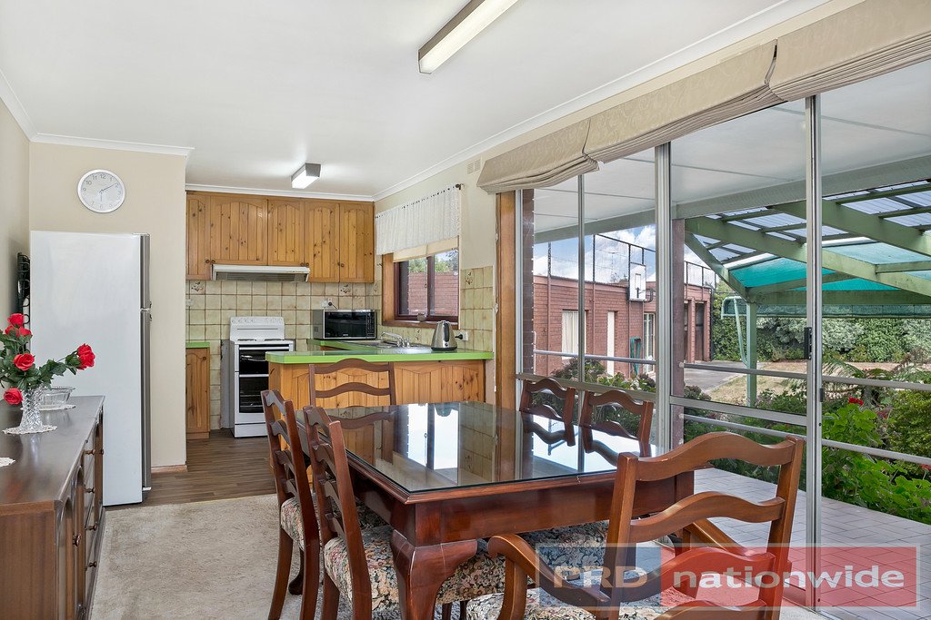 2 Lynne Court DELACOMBE 5