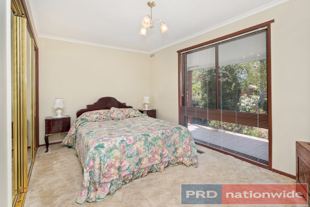 2 Lynne Court DELACOMBE 9