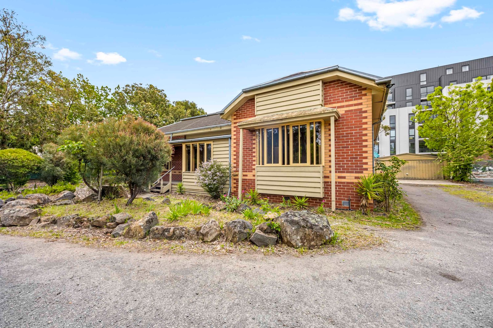 Gallery: 2 Lyons Street North