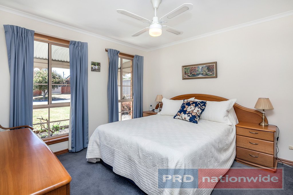 2 Mancev Court BROWN HILL 4