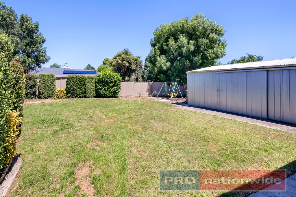 2 Mancev Court BROWN HILL 8