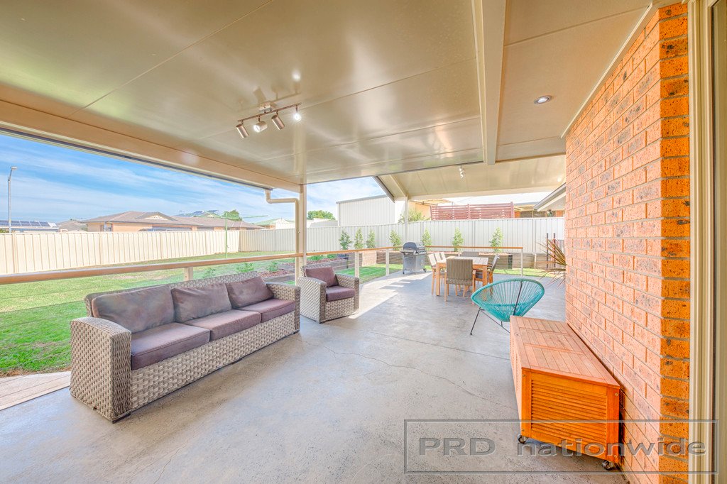 2 Mannall Close RUTHERFORD 16