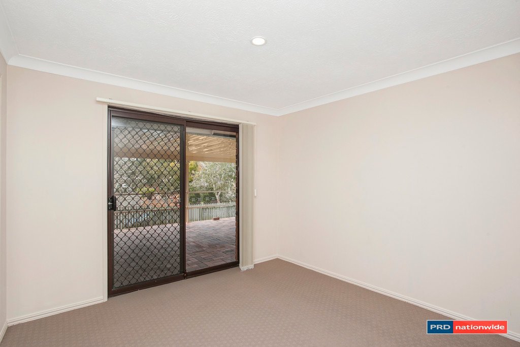 2 Maple Court BURLEIGH WATERS 8