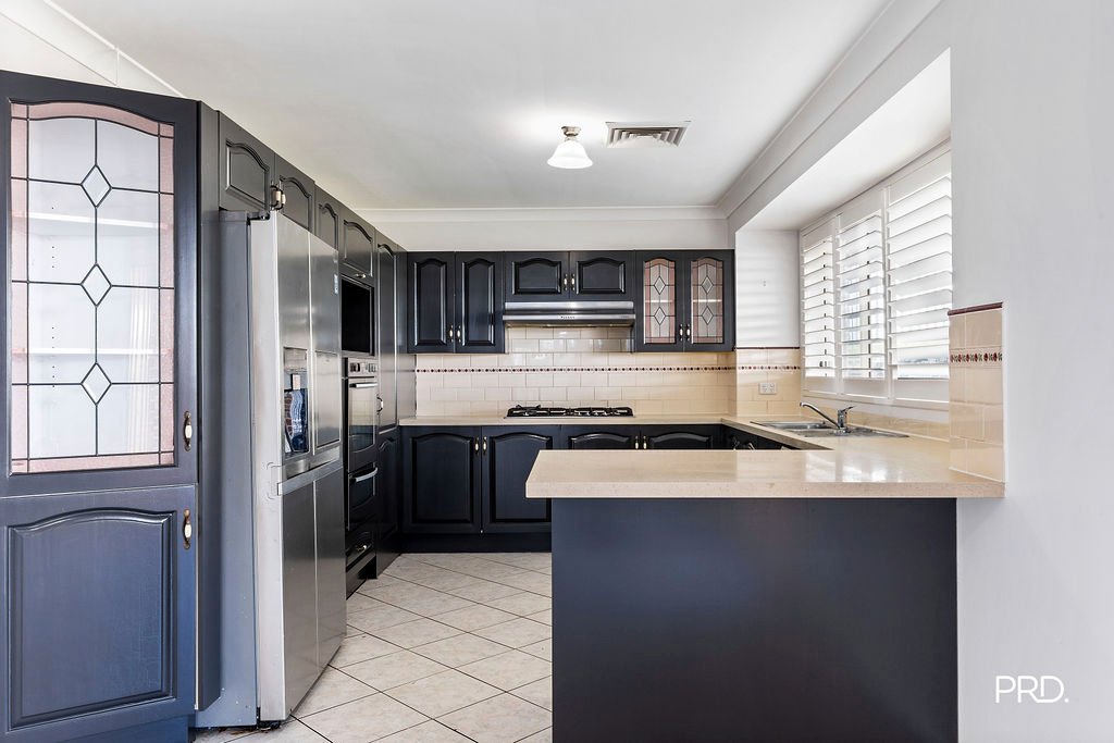 2 Marcus Clarke Crescent GLENMORE PARK 8