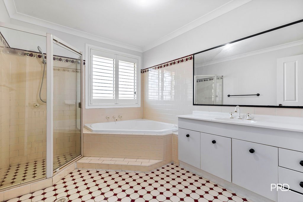 2 Marcus Clarke Crescent GLENMORE PARK 16