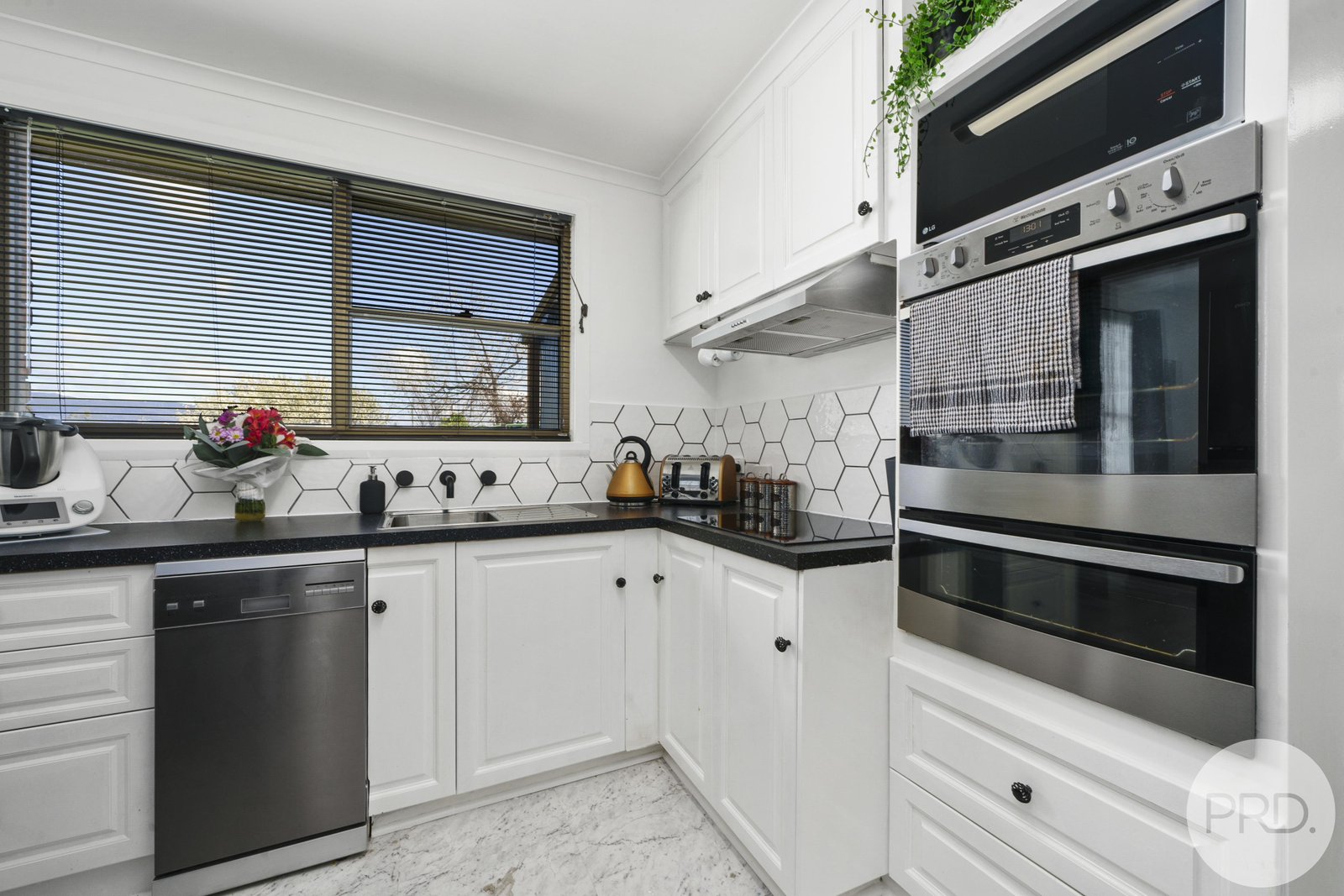 2 Martyn Place BRIGHTON 4