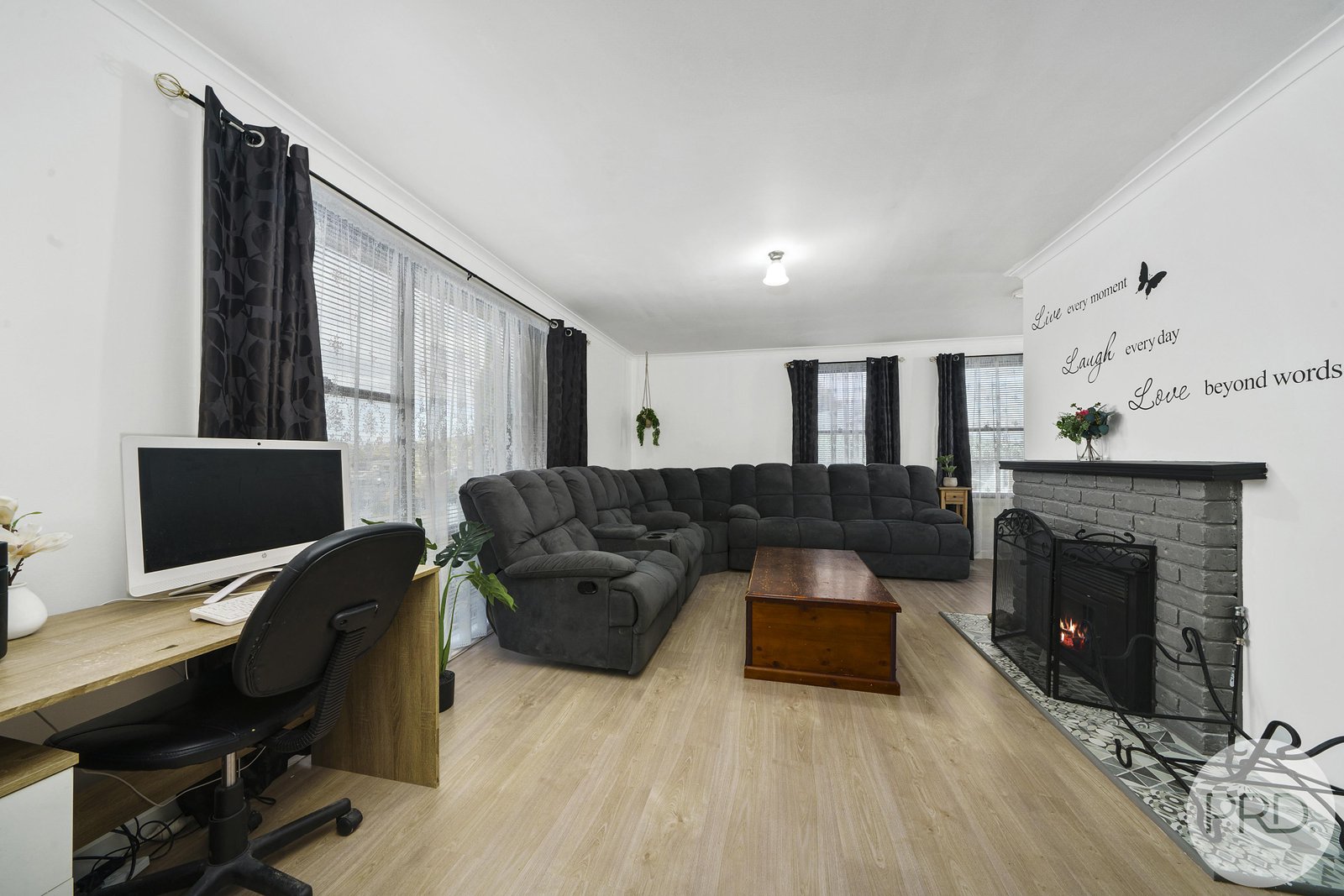 2 Martyn Place BRIGHTON 6