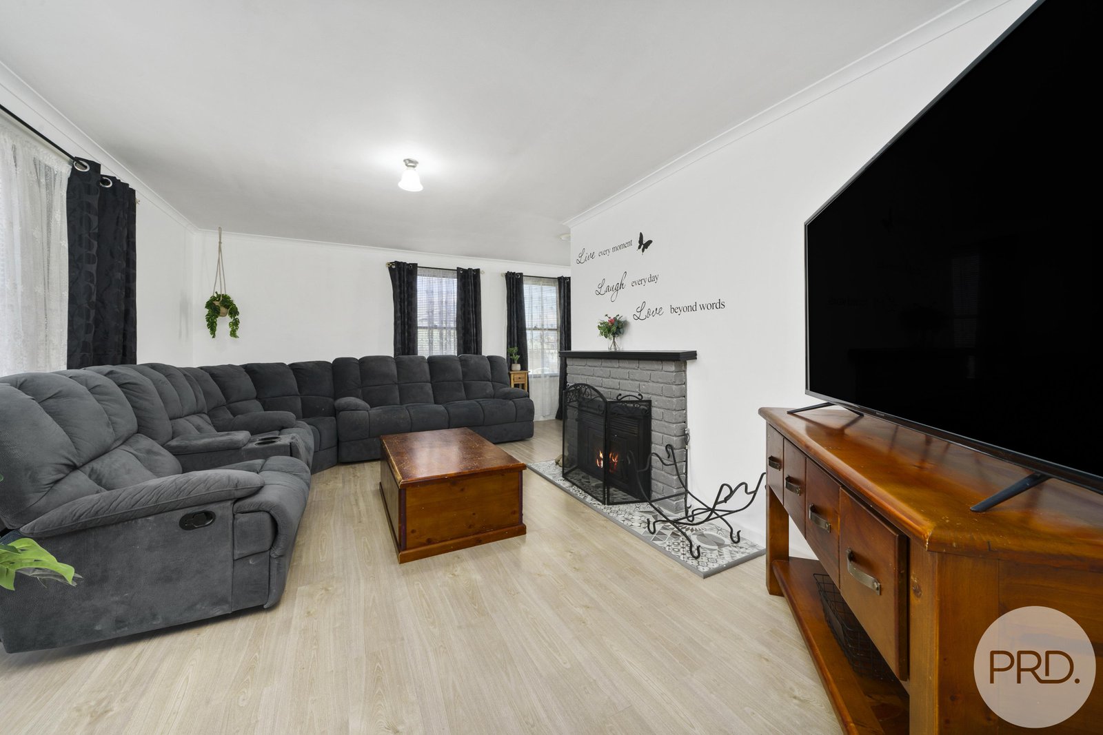 2 Martyn Place BRIGHTON 8