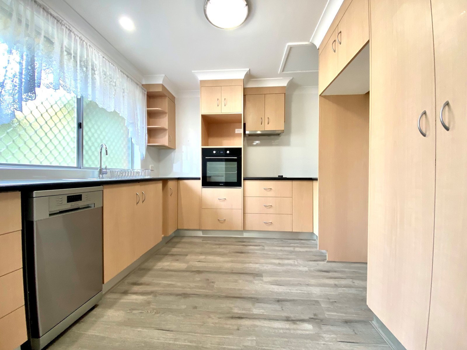 2 May Lane TAMWORTH 3