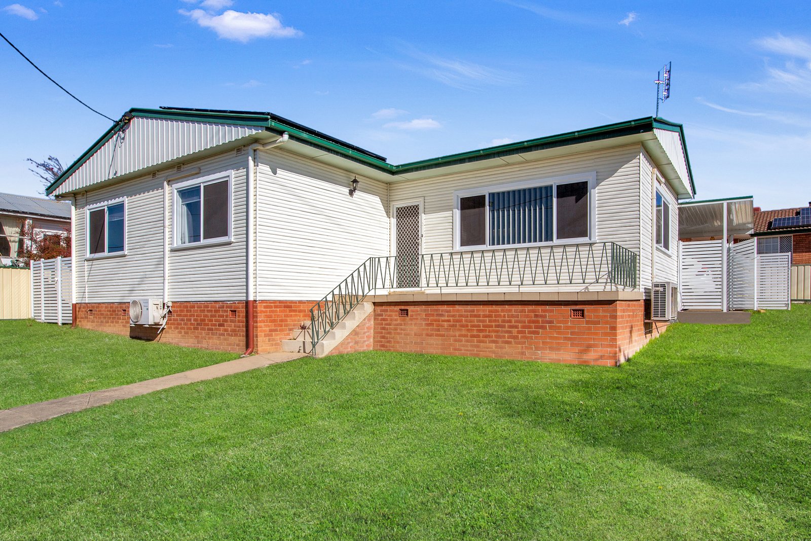 2 McRae Street TAMWORTH 1