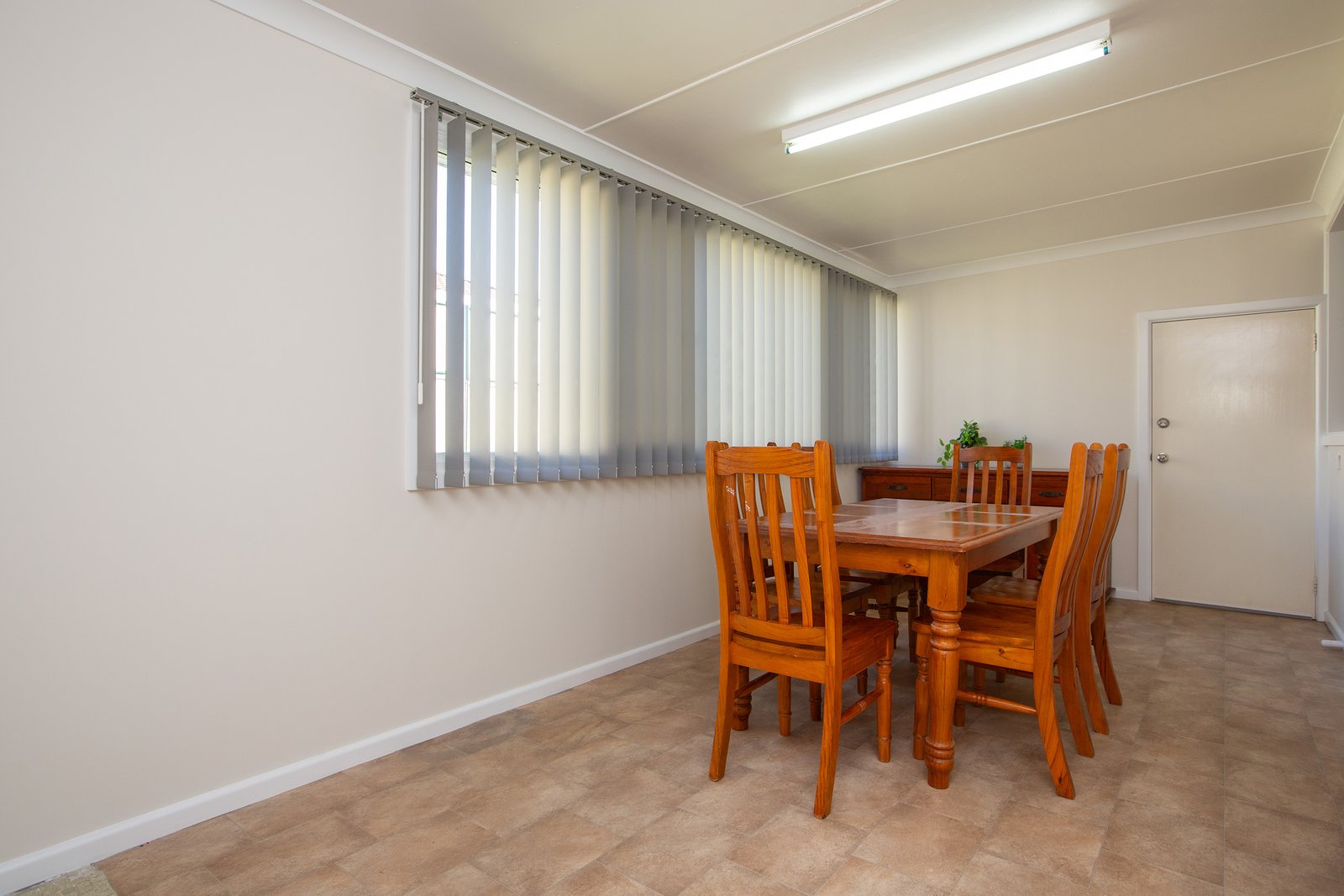 2 McRae Street TAMWORTH 9
