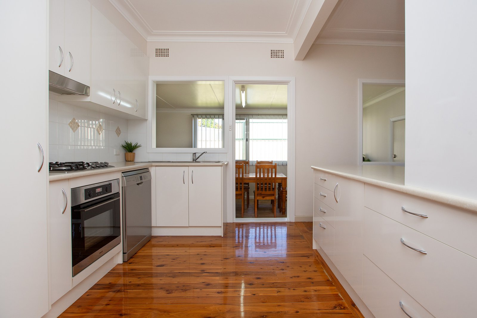 2 McRae Street TAMWORTH 10