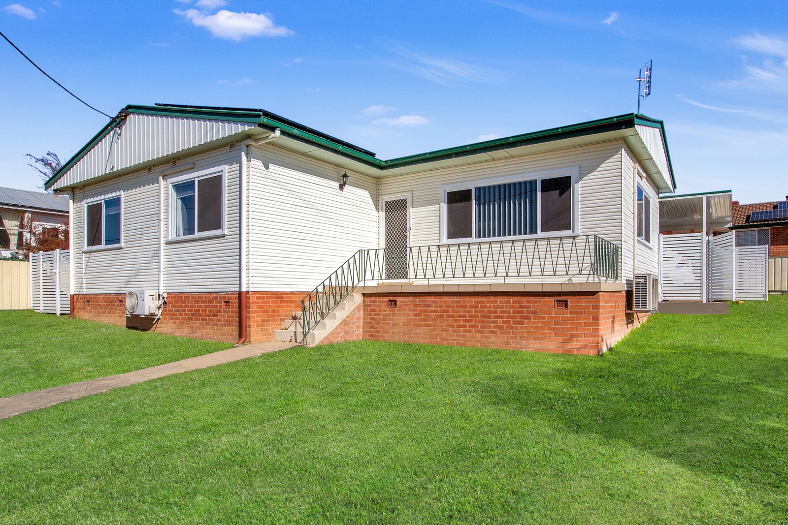 2 McRae Street TAMWORTH 1
