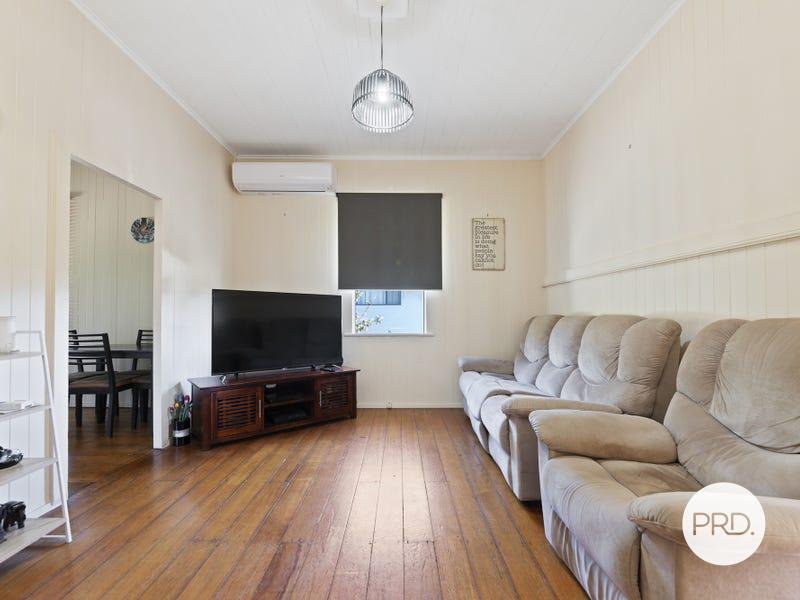 2 Mill Lane ROSEWOOD 6