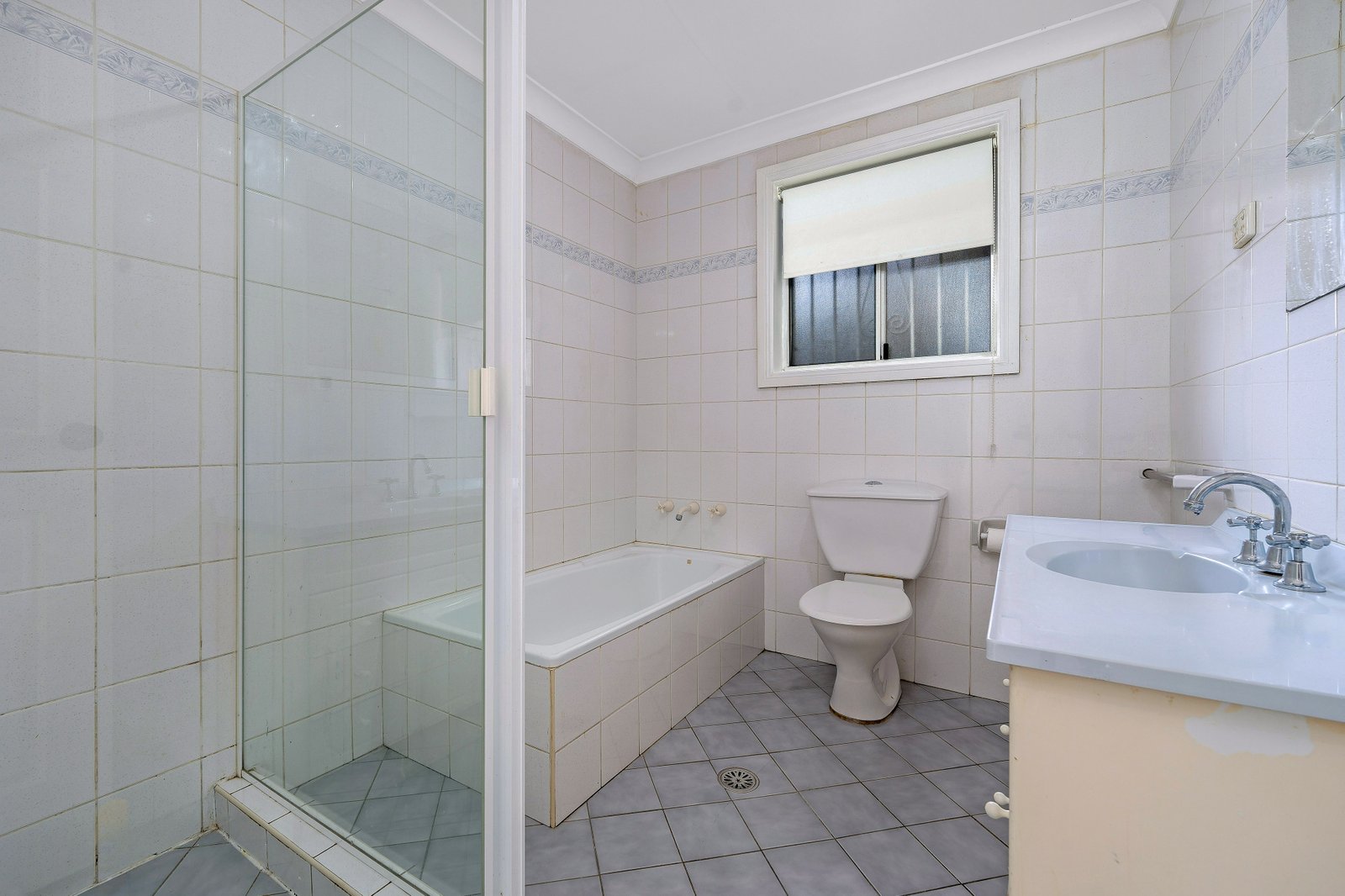 2 Moorefields Road KINGSGROVE 4