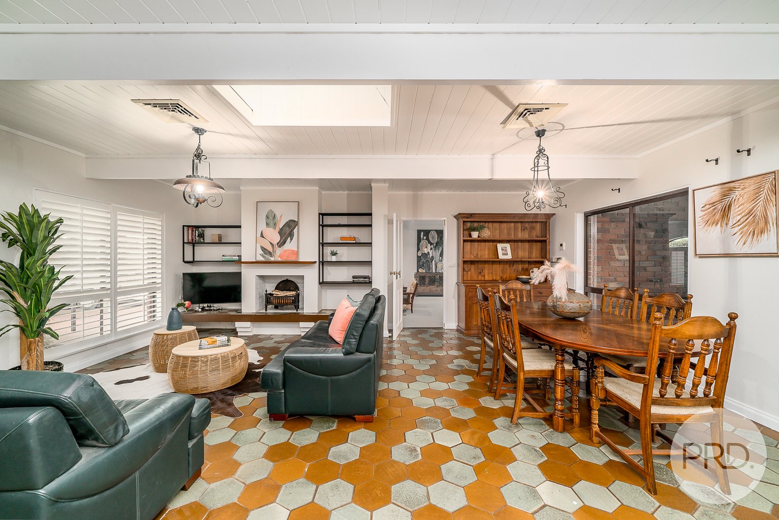 2 Myall Crescent LAKE ALBERT 2