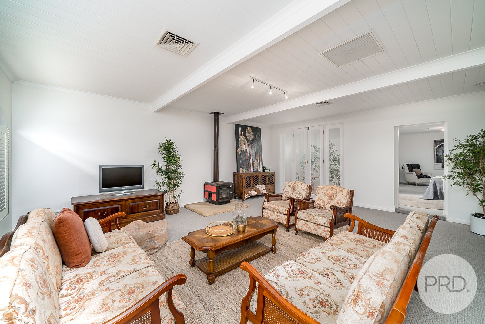 2 Myall Crescent LAKE ALBERT 8