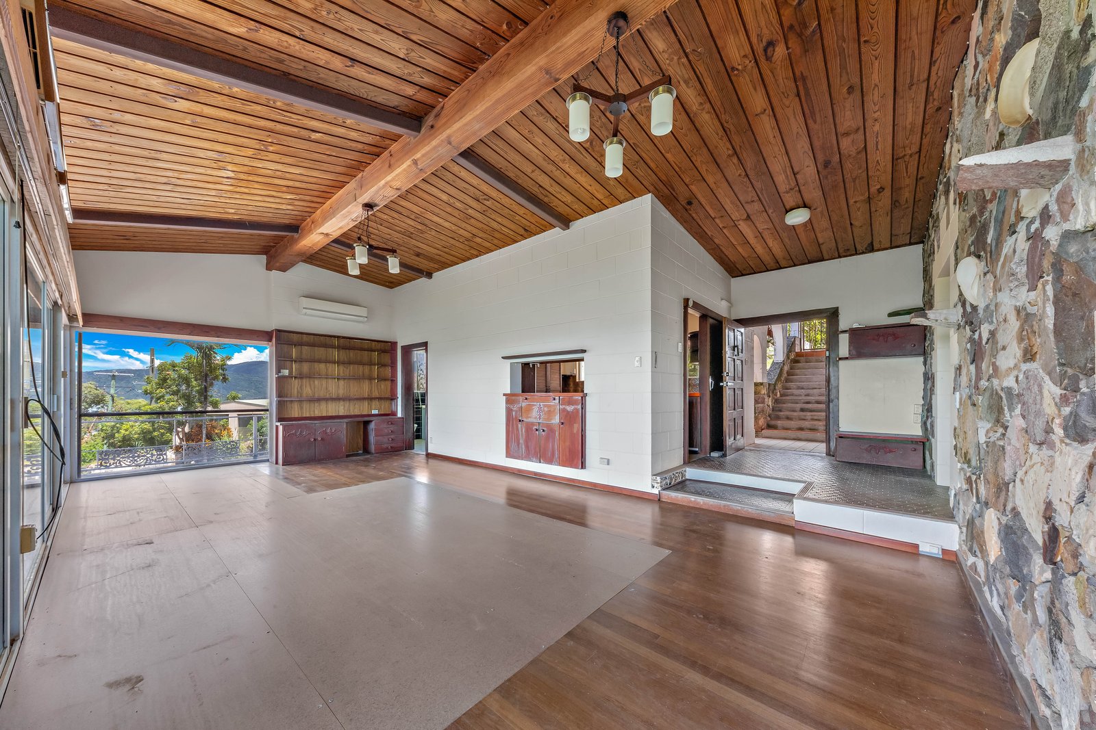 2 Neerim Crescent SHUTE HARBOUR 2