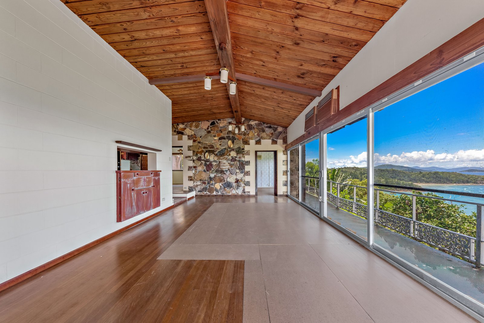 2 Neerim Crescent SHUTE HARBOUR 5