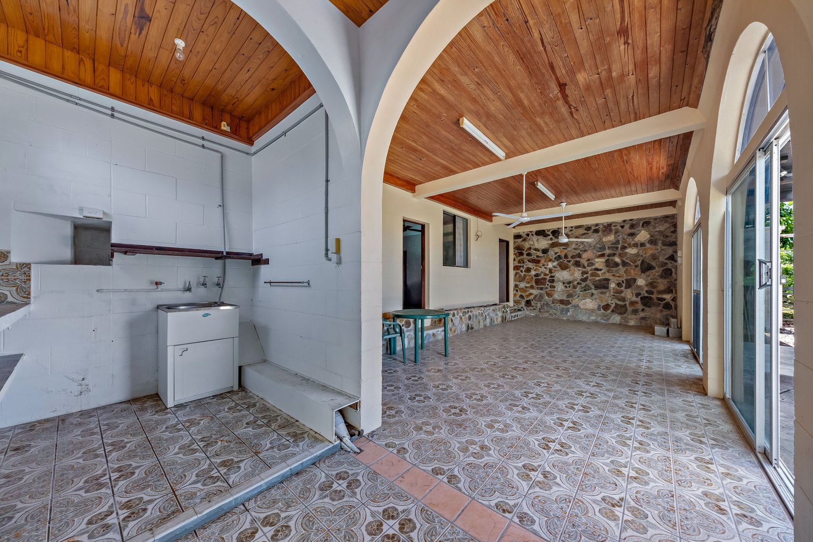 2 Neerim Crescent SHUTE HARBOUR 11