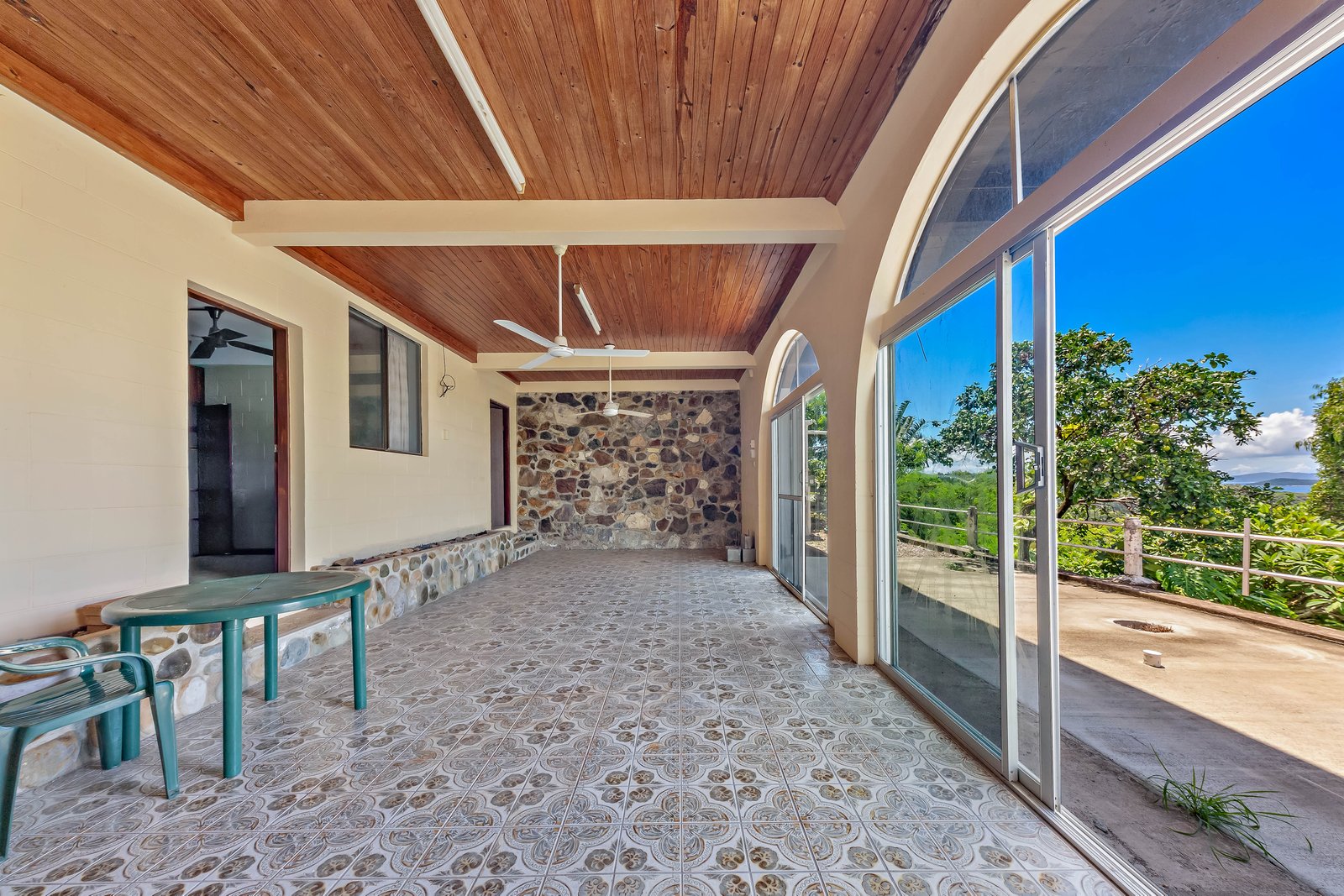 2 Neerim Crescent SHUTE HARBOUR 12