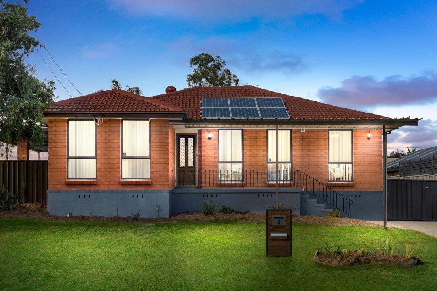 2 Neeta Avenue CAMBRIDGE PARK 11