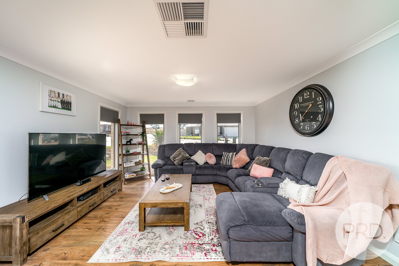 2 Nellywanna Street GOBBAGOMBALIN 7