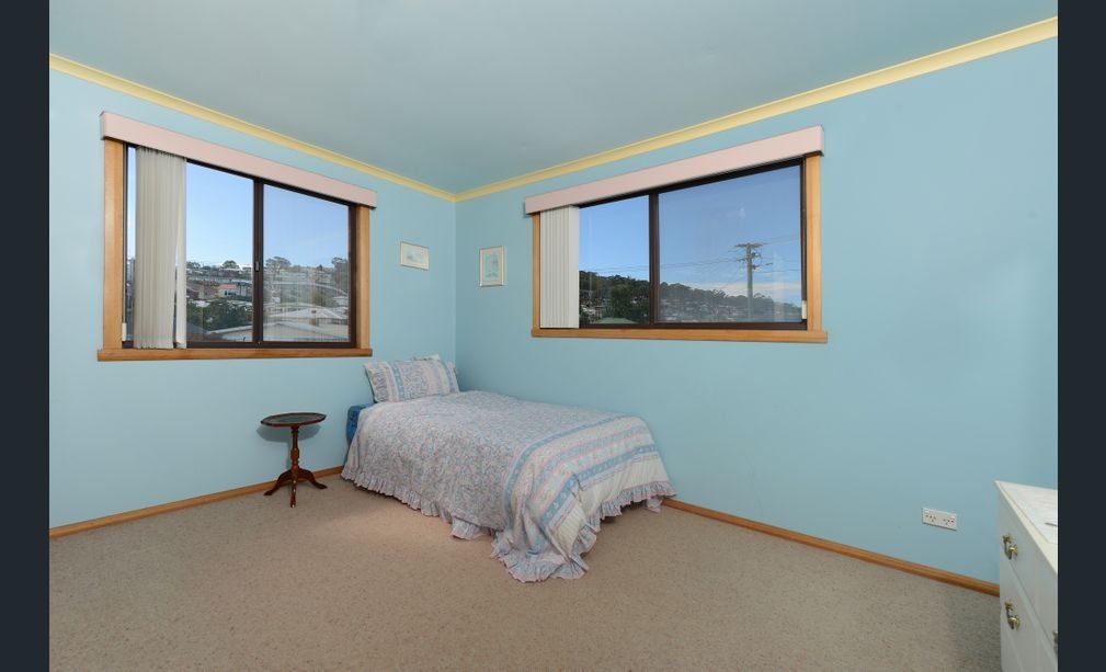 2 Nelumie Street LINDISFARNE 11