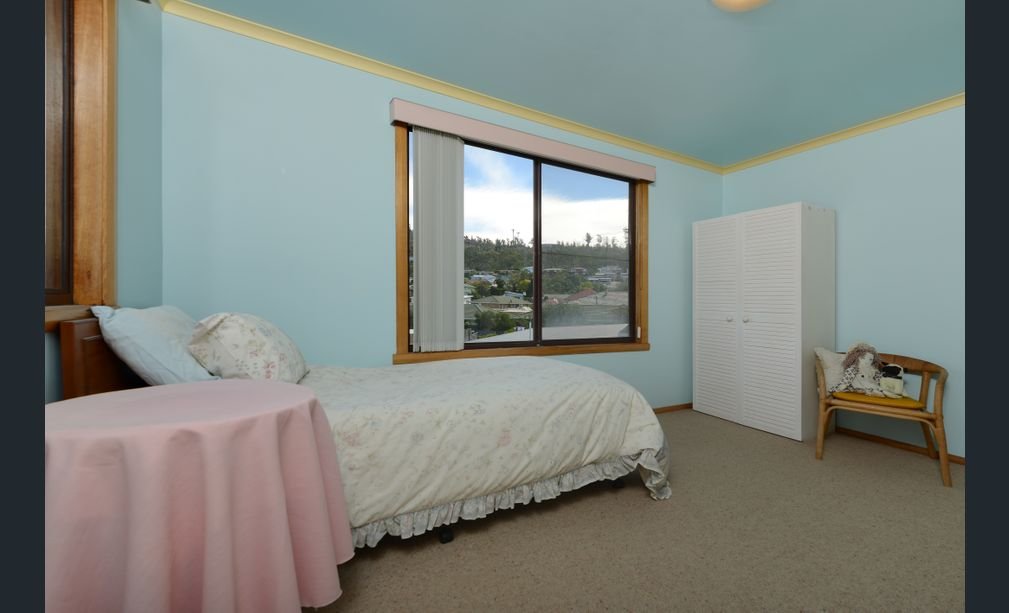 2 Nelumie Street LINDISFARNE 12