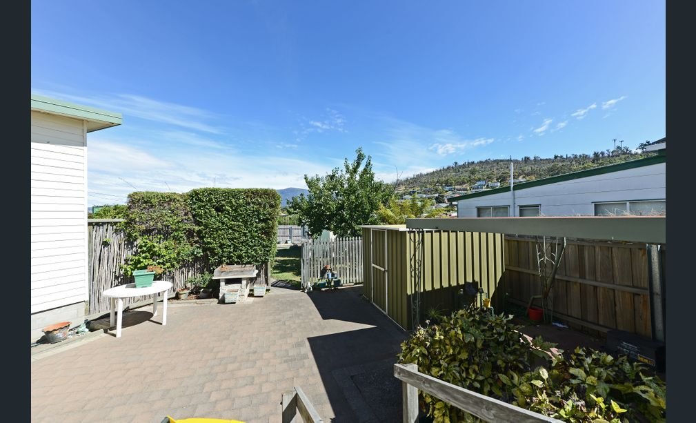 2 Nelumie Street LINDISFARNE 19