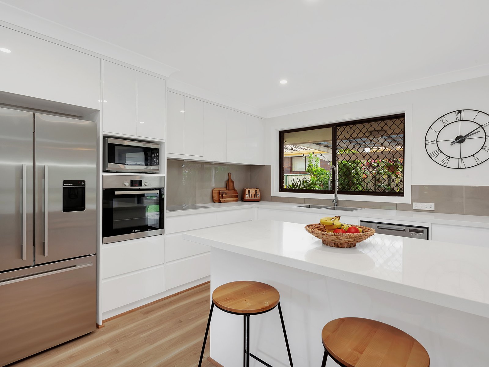 2 Oakland Court BURLEIGH WATERS 2