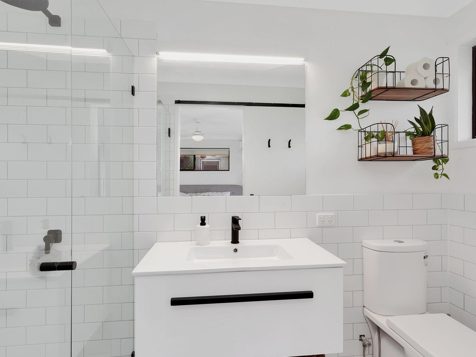 2 Oakland Court BURLEIGH WATERS 6