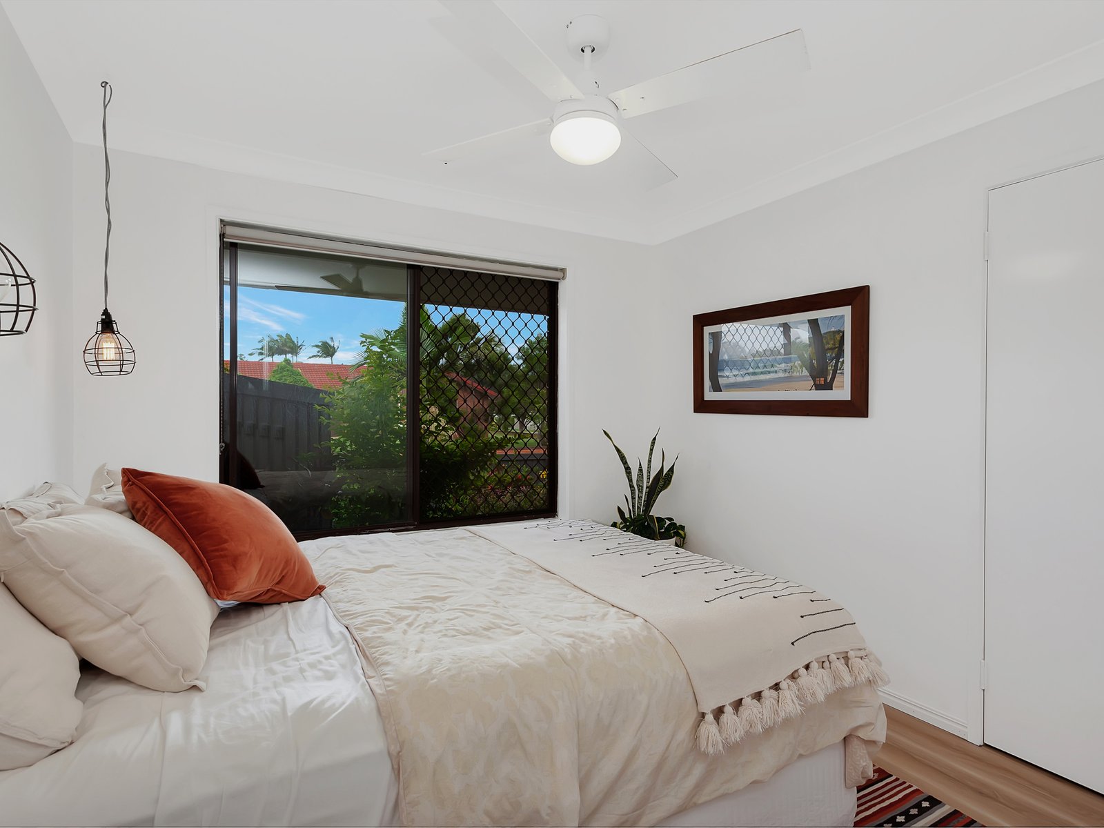 2 Oakland Court BURLEIGH WATERS 8