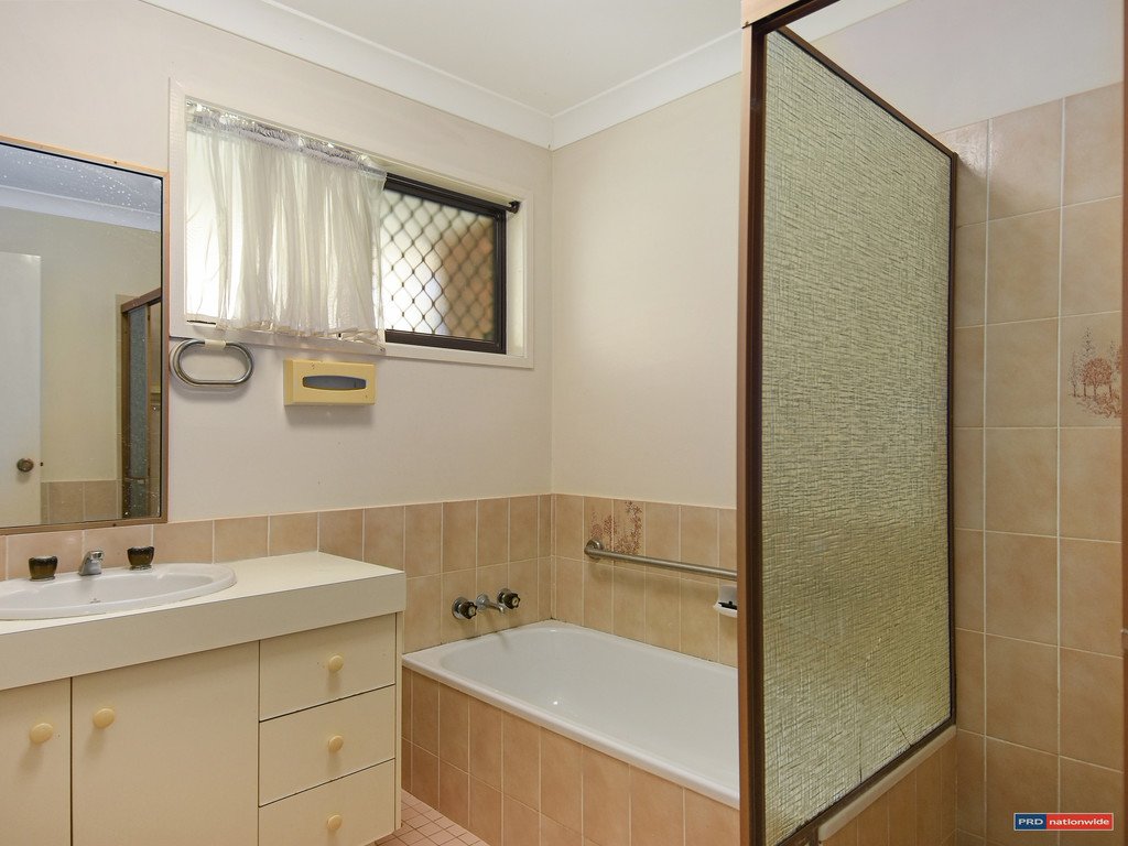 2 Oakland Court BURLEIGH WATERS 7