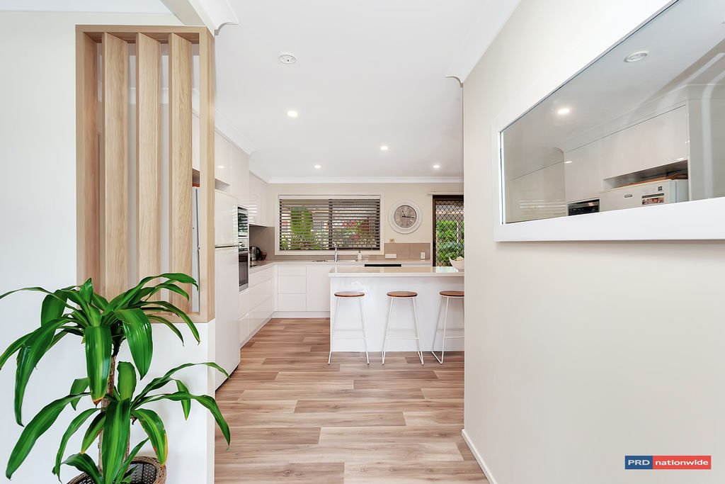 2 Oakland Court BURLEIGH WATERS 2