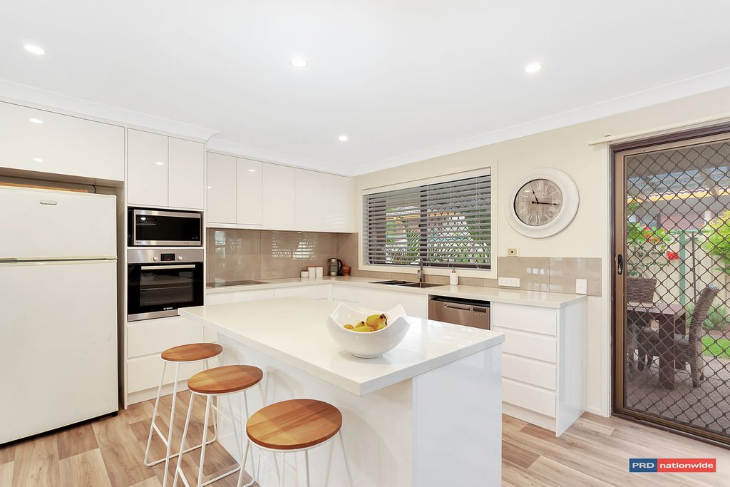 2 Oakland Court BURLEIGH WATERS 4