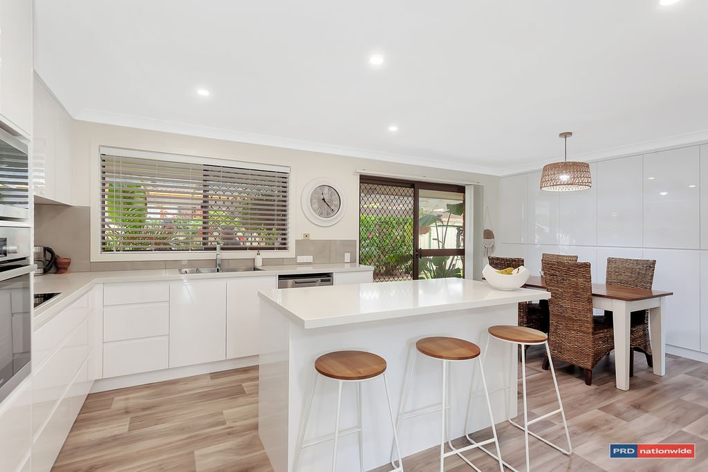 2 Oakland Court BURLEIGH WATERS 5