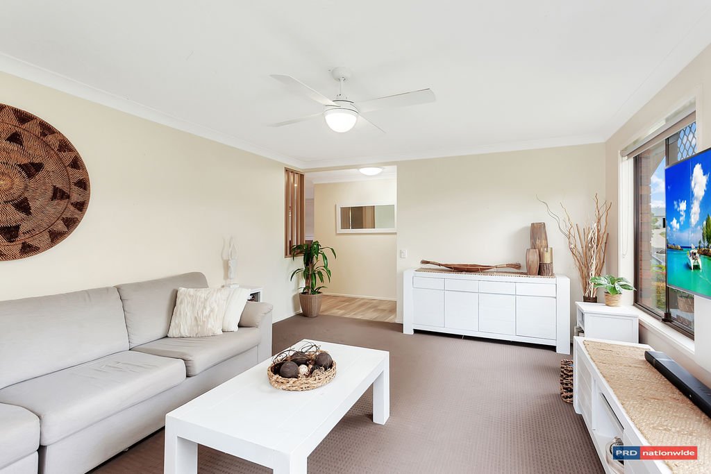 2 Oakland Court BURLEIGH WATERS 7