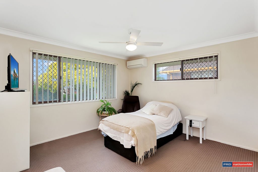 2 Oakland Court BURLEIGH WATERS 9