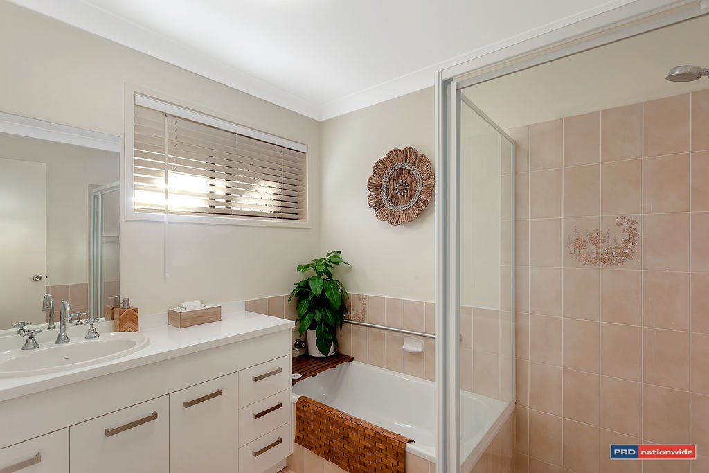 2 Oakland Court BURLEIGH WATERS 12