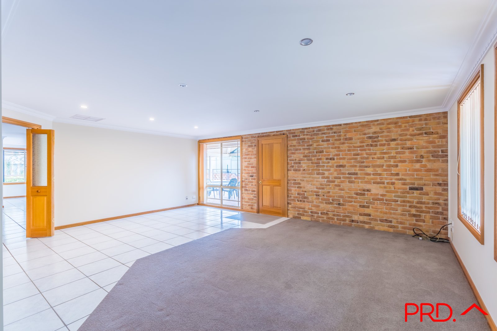 2 Overlanders Way TAMWORTH 3