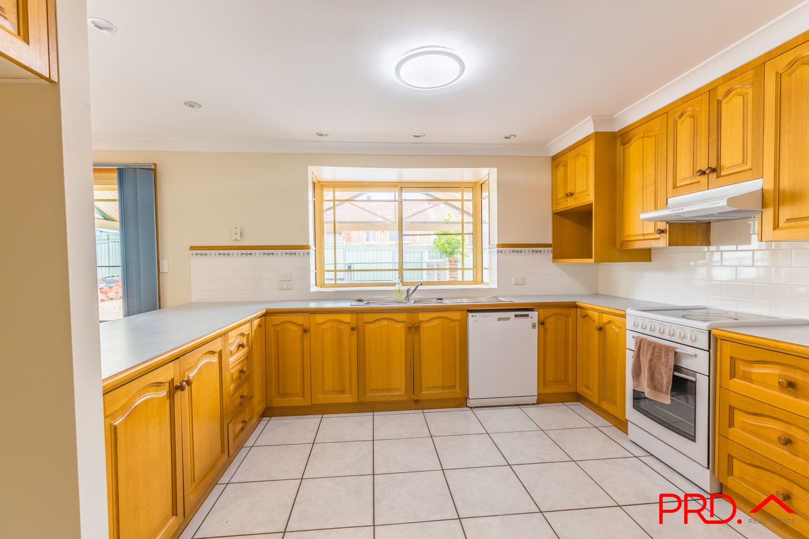 2 Overlanders Way TAMWORTH 5