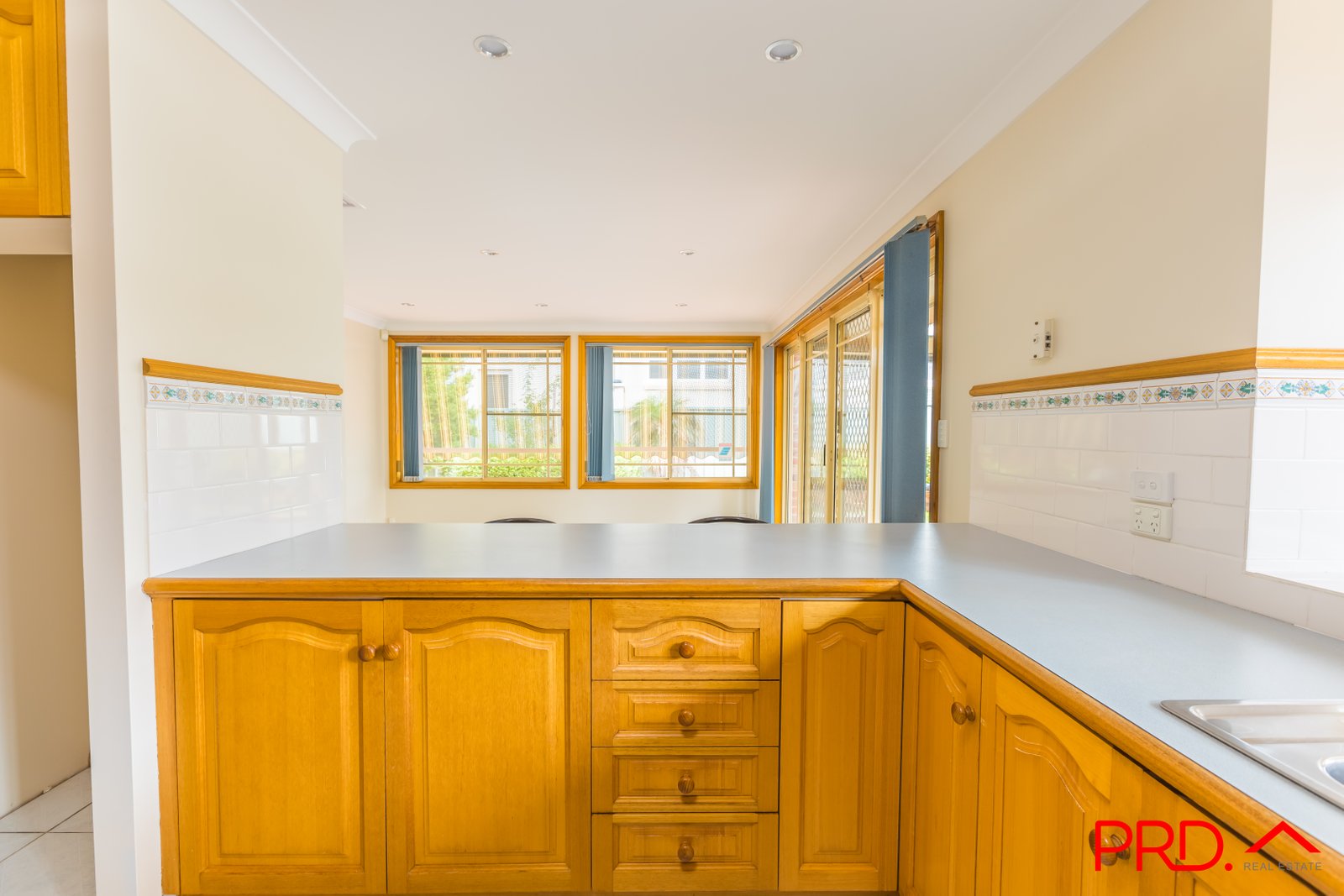 2 Overlanders Way TAMWORTH 6