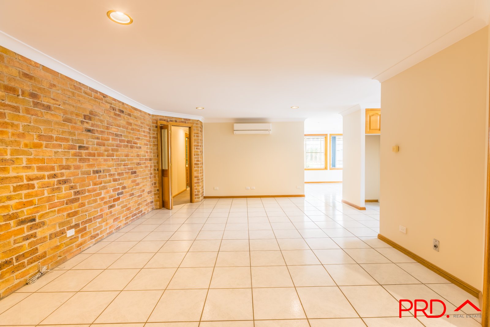 2 Overlanders Way TAMWORTH 8