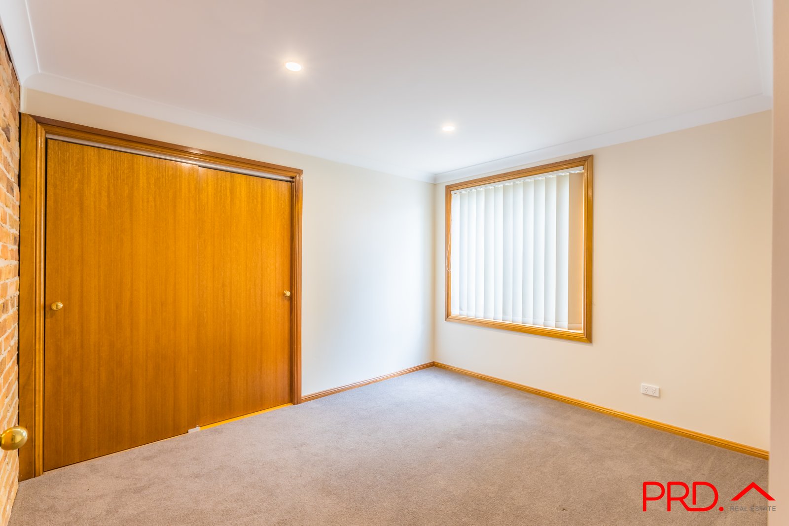 2 Overlanders Way TAMWORTH 9